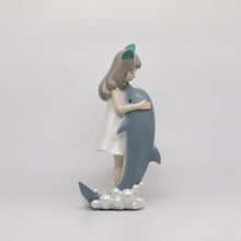 Alinda รูปปั้นนางเงือกแปลงกายกอดโลมา - ALINDA DECOR