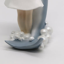 Alinda รูปปั้นนางเงือกแปลงกายกอดโลมา - ALINDA DECOR