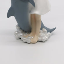 Alinda รูปปั้นนางเงือกแปลงกายกอดโลมา - ALINDA DECOR