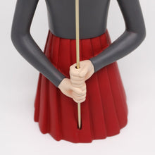 Alinda รูปปั้นผู้หญิงถือลูกโป่ง - ALINDA DECOR