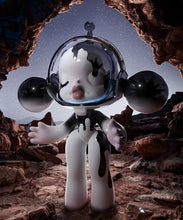 POP MART MEGA α SKULLPANDA 1000% Between Light and Dark - ALINDA DECOR