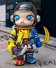 POP MART MEGA Space Molly 1000% Trevor Andrew - ALINDA DECOR