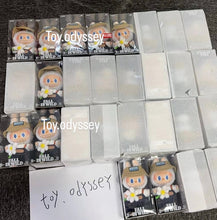Resell Labubu - Fall in The Wild (ชาวนาที่ลิซ่าอุ้ม) - ALINDA DECOR