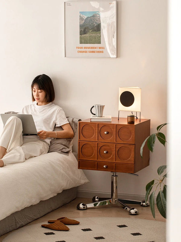 Sleek Sliva ตู้ไม้เก็บของ โต๊ะข้างเตียงหมุนได้ - ALINDA DECOR