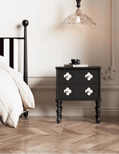 Sleek Sliva table - ALINDA DECOR