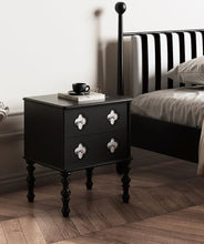 Sleek Sliva table - ALINDA DECOR